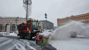 Коммунальные службы Москвы повсеместно ведут работы по уборке от снега улиц