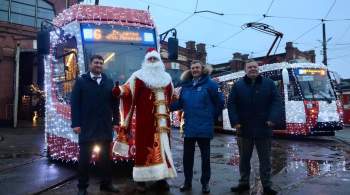 В Санкт-Петербурге запустили новогодние трамваи