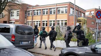 В Гамбурге ищут вооруженного человека, который угрожал учителю в школе 