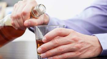 Нарколог рассказал, какой алкоголь нельзя пить натощак