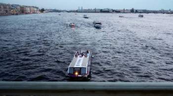 В Петербурге сняли с мели теплоход, с которого эвакуировали 78 пассажиров