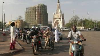 Мали закрывает границы и вводит комендантский час, сообщили СМИ