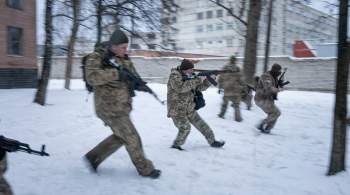 В городах Украины мужчин заставляют записываться в тероборону, заявили в МО