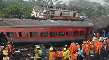 Жители Индии всю ночь сдавали кровь для пострадавших при крушении поездов