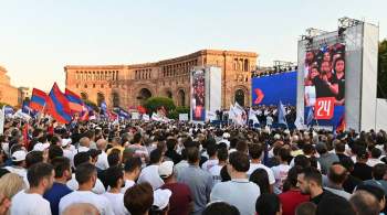 В Армении проходит многотысячный митинг сторонников Кочаряна