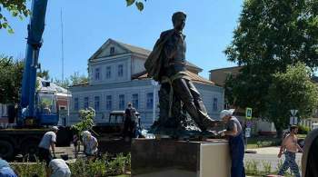 В Твери открыли памятник поэту Андрею Дементьеву