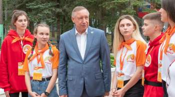 Беглов встретился с отдыхающими в Петербурге детьми из Мариуполя