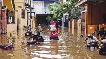 Пять человек погибли в результате наводнения в Индонезии