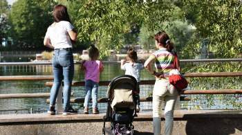 Минтруд обозначил срок приема заявлений на выплаты семьям с детьми