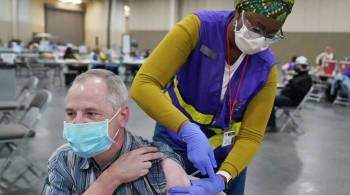 Вакцины в некоторой степени защищают от  омикрона , заявил регулятор США