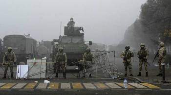 Военные на центральной площади Алма-Аты предупредили о скорой зачистке