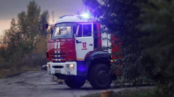 Площадь пожара в жилом доме в Иркутской области возросла до 400  квадратов  