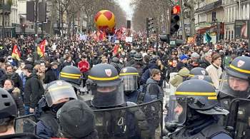 Премьер Франции назвала неприемлемым насилие, сопровождающее протесты
