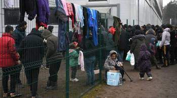 Мигранты подняли бунт в центре для иностранцев в Польше, сообщили СМИ