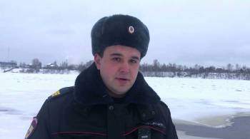 Петербургский полицейский спас ребенка, съехавшего в полынью на Неве