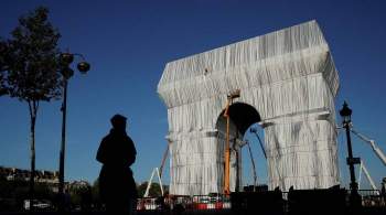 Глава Еврокомиссии оценила инсталляцию  Триумфальная арка в обертке 