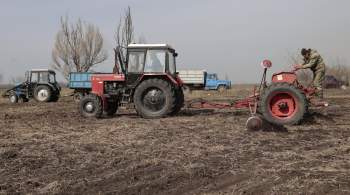 Абрамченко поручила проводить мониторинг цен на трактора и комбайны