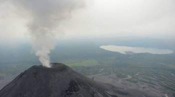 На Камчатке в двух селах есть угроза выпадения пепла из-за выброса вулкана
