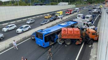 В Москве на месте столкновения автобуса и грузовика восстановили движение