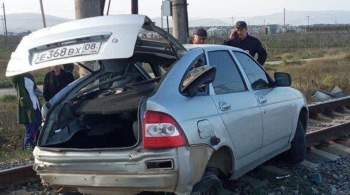 В Дагестане автомобиль столкнулся с поездом, водитель погиб