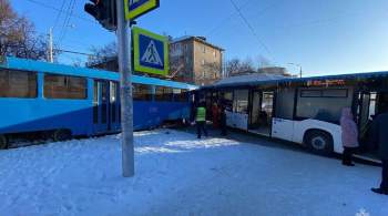 В Уфе пять человек пострадали при столкновении автобуса и трамвая 