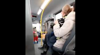 В Перми накажут кондуктора, садившуюся к пассажирке на колени в автобусе