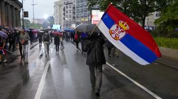 В Сербии участники протеста оппозиции перекрыли улицу перед избиркомом 