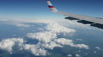 В аэропорту Новосибирска самолет задел крылом мачту освещения