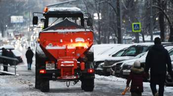 Москвичей призвали быть внимательными на дороге из-за гололедицы 