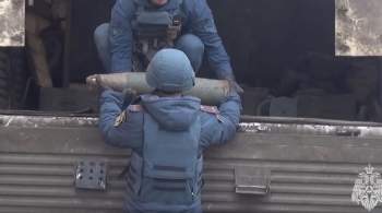Саперы МЧС обезвредили неразорвавшийся снаряд в школе Донецка