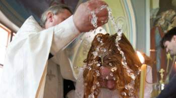 Священник рассказал о главной ошибке родителей при крещении ребенка