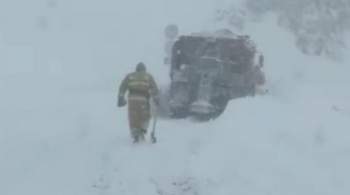 В горах Дагестана семью спасли из снежного плена 