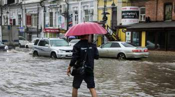 Во Владивостоке циклон затопил школу