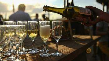 Почти треть россиян не употребляют алкоголь, показал опрос
