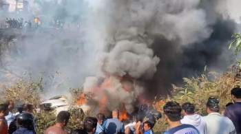 При крушении самолета в Непале погибли 16 человек
