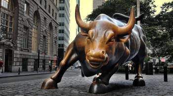 В Нью-Йорке вандал нарисовал свастику на  Атакующем быке  с Уолл-стрит