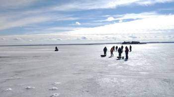 Льдину с 50 рыбаками уносит от берегов Сахалина в море