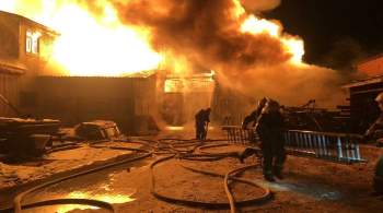 В Екатеринбурге локализовали пожар в деревообрабатывающем цеху
