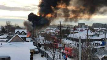 В Новосибирске загорелась цистерна с бензином