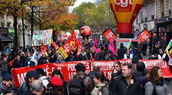 В Париже проходит манифестация с требованием повышения зарплат