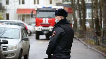 Пожар площадью 2000 квадратных метров ликвидируют в Санкт-Петербурге