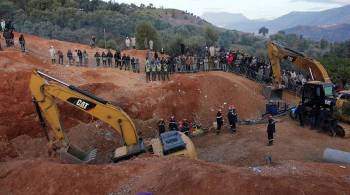 В Марокко похоронили мальчика, погибшего после падения в колодец