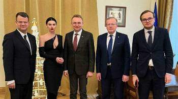 Скандальное платье помощницы экс-замминистра Украины продали на аукционе