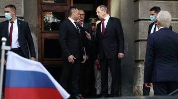 Властям Сербии после каждого визита в Россию грозят санкциями, заявил Вулин