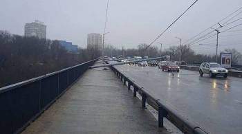 На одном из главных мостов Кишинева рухнули два столба