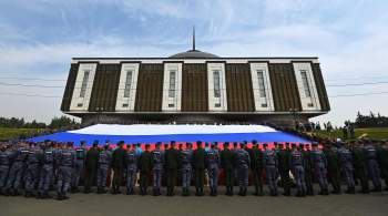 У Музея Победы развернули самый большой российский триколор