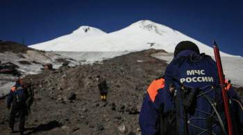 Тела трех альпинистов спустили с Эльбруса на высоту 5100 метров