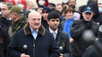 Меркель обещала помощь ЕС в решении проблемы беженцев, сообщил Лукашенко