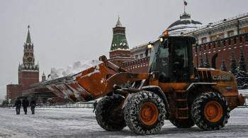 Московские службы в круглосуточном режиме чистят город от снега