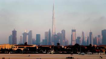 Небоскреб Бурдж-Халифа в Дубае подсветили в цвета российского флага